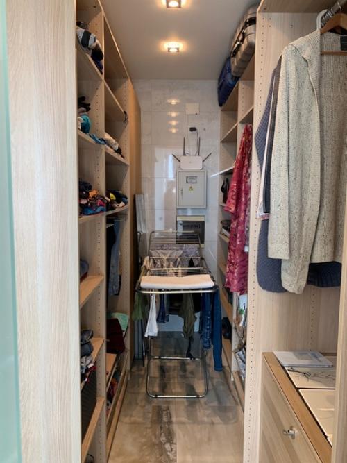 Как и обещал в продолжении своей кухни и ванной которые здесь уже публиковали, выкладываю свою прихожую с организованной гардеробной. 03