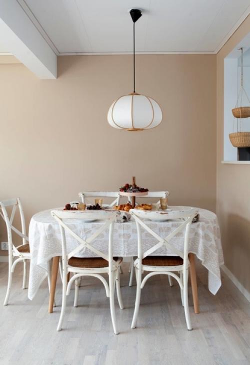 Таунхаус семьи олссон - хэгг в Швеции оформлен в цветах земли, которые напоминают пустыню на закате. 03