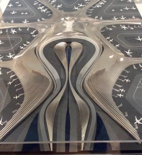 Проект подготовлен специально для николаевского зала зимнего дворца - одного из главных парадных исторических интерьеров музея. 05