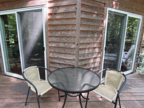 Moss Rock предлагает лучшее сочетание современных удобств c природными красотами горной хижины. 02