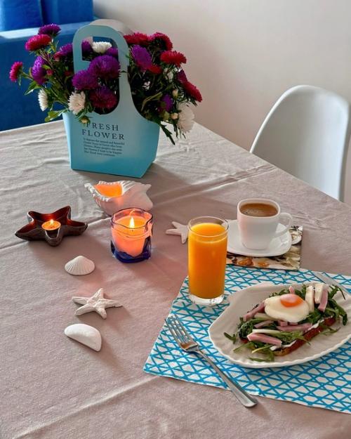 Гирлянды, свечи, салфетки, скатерть и тарелка в виде ракушки …. 02