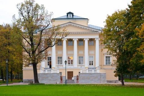 Запасной дворец.  И какие только знаменитые, именитые и богатые петербуржцы не владели в разное время этим дворцом. 01