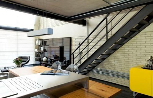 Расположенный в Сан-паулу, Бразилия, этот лофт с шикарным интерьером в промышленном стиле был представлен компанией Diego Revollo Arquitetura. 01