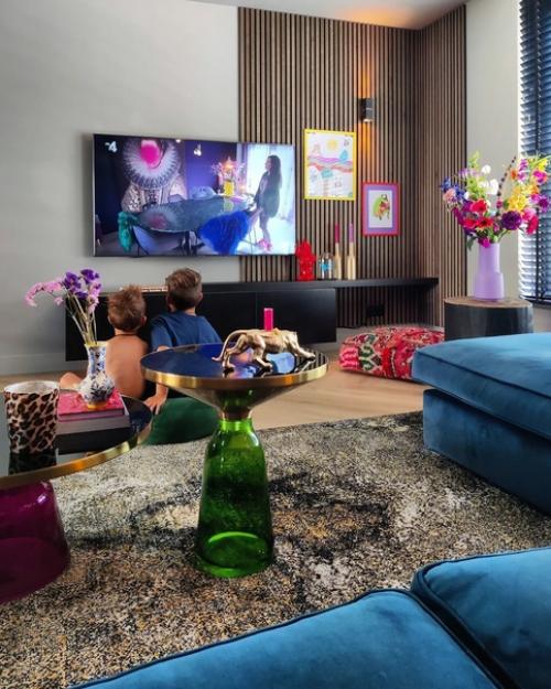 Анне - мари из Нидерландов живет в своем ярком доме с мужем и двумя сыновьями. 04