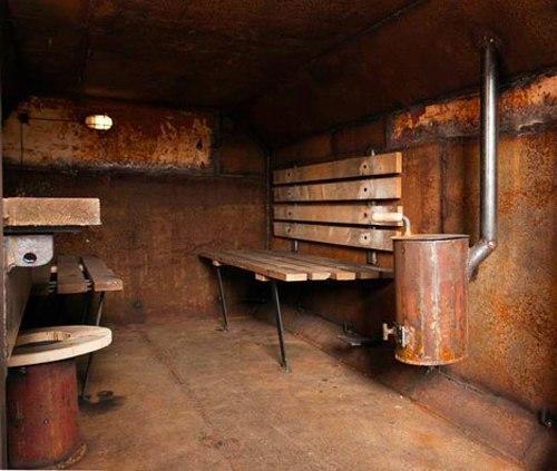 Домик для ждущих апокалипсиса.