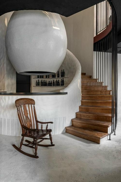 Панно из сковородок и диалог культур: ресторан Август 13 Восток. 04