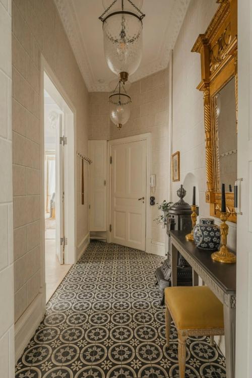 Продолжение просмотра.  Великолепная квартира с антиквариатом в доме 19 века в Швеции. 08