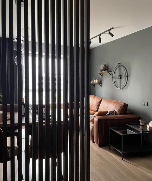 Современный, брутальный интерьер кухни - гостиной в квартире молодого холостяка. 08