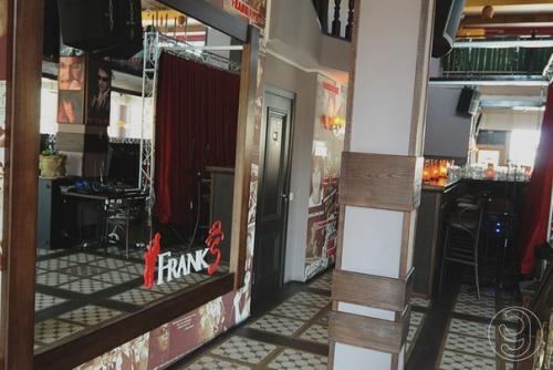 Интересные места района: ресторан Frank's. 03