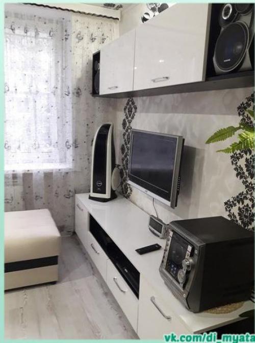 Небольшая гостиная. В которой уместилось всё необходимое. 01