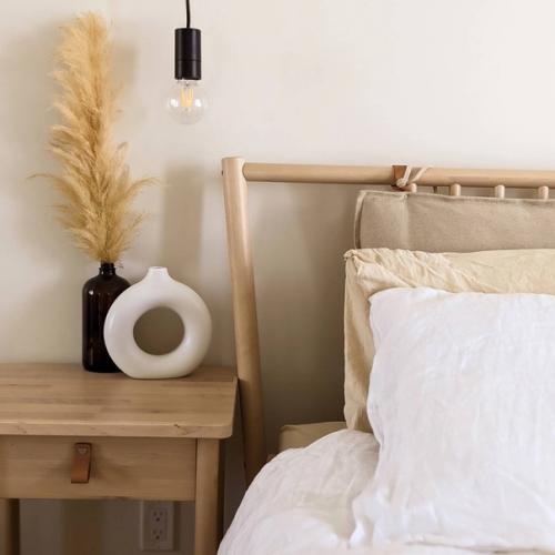 Декорирование минималистичной скандинавской кровати. 02
