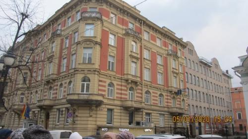 В квартире доходного дома. 01