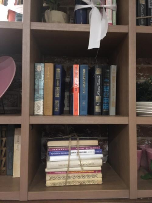 Вот так, приходишь в кафе и. ну не даёт покоя. 01