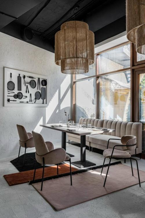 Панно из сковородок и диалог культур: ресторан Август 13 Восток. 02