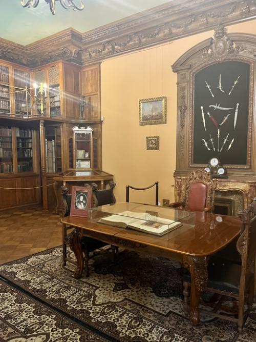 Гуляя по Санкт-петербургу Таисия была поражена отсутствием сигналов тревоги. 06