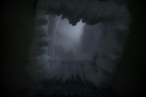 Серию потрясающих снимков заледеневшей квартиры сделала фотограф Анастасия попельская на южной окраине Екатеринбурга. 05