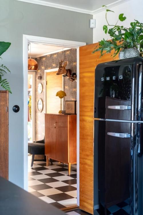 Добро пожаловать в интересный дом в стиле ретро, где Фрида и оскар живут со своими двумя сыновьями. 02