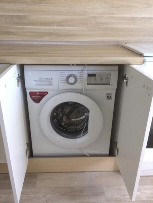 Мы предлагаем вашему вниманию следующую идею дизайна кухонной мебели и незамысловатого интерьера. 03