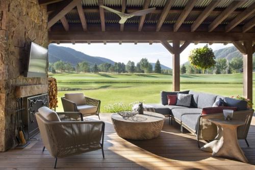 Дом от известного дизайнера интерьеров в стиле шале. 09