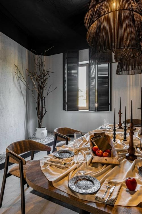 Панно из сковородок и диалог культур: ресторан Август 13 Восток. 01