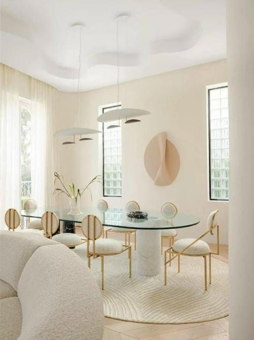 Иногда дизайнеру выпадает редкий шанс - вернуться к проекту спустя годы и посмотреть на него новыми глазами. 02