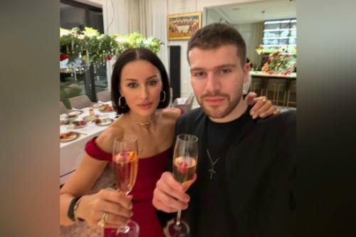 Канделаки показала редкое фото с 25-летним сыном. 02