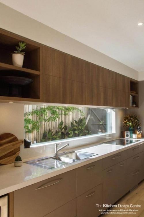 Окно в кухне - просто мечта любой хозяйки. 05