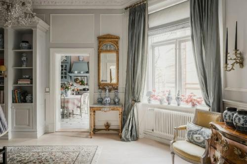 Продолжение просмотра.  Великолепная квартира с антиквариатом в доме 19 века в Швеции. 03