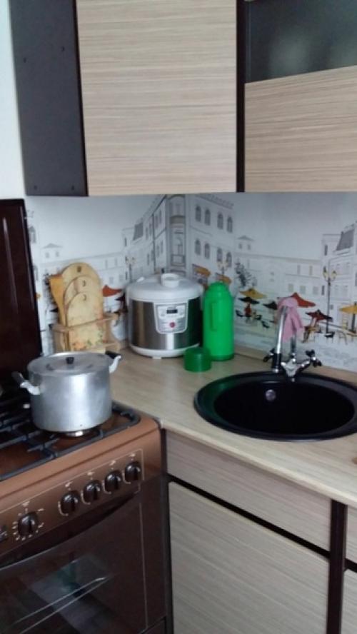 Кухня 5. 6 кв м. 09