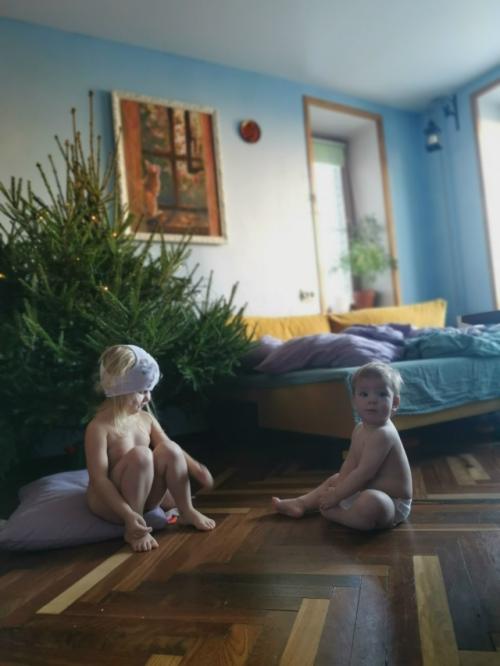 Ранним утром 1 января, варвара Ивановна встала на лыжи, впервые в жизни. 05