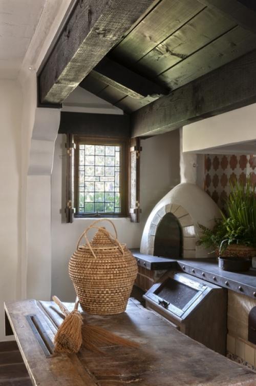 Именно в этом городке приобрели старый дом начала XX века дизайнер Стефани паризи (Stephanie Parisi) и ее жених. 05