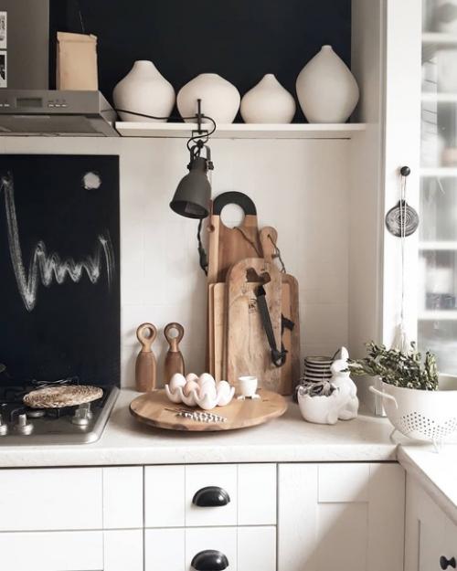 Думая о комфорте, человек мгновенно переносится на плюшевый диван или кровать, свернувшись калачиком с хорошей книгой или смотря любимый фильм. 06