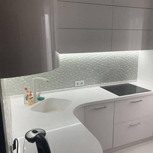 Идеальная кухня.  Красивый гарнитур, продуманная подсветка, гармоничное сочетание оттенков. 06