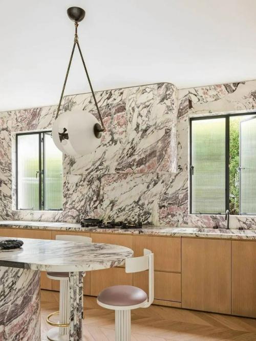 Иногда дизайнеру выпадает редкий шанс - вернуться к проекту спустя годы и посмотреть на него новыми глазами. 05