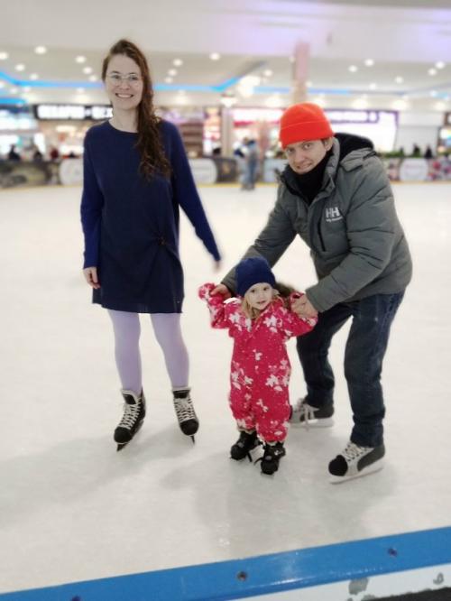 Ранним утром 1 января, варвара Ивановна встала на лыжи, впервые в жизни. 01