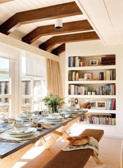 Новые хозяева дома пожелали из темного, мрачного сделать интерьер в светлых тонах. 01