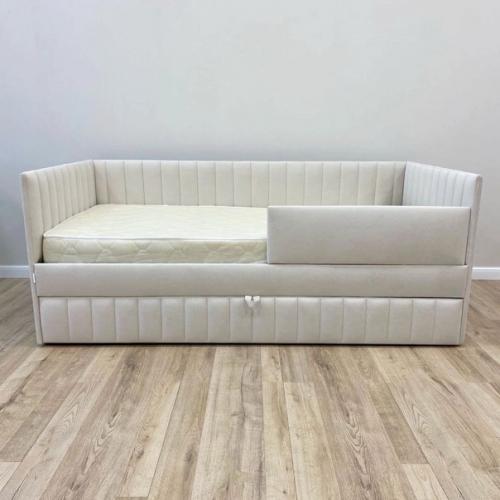 Мы приняли 13 заказов именно на эту модель за 20 дней. 02