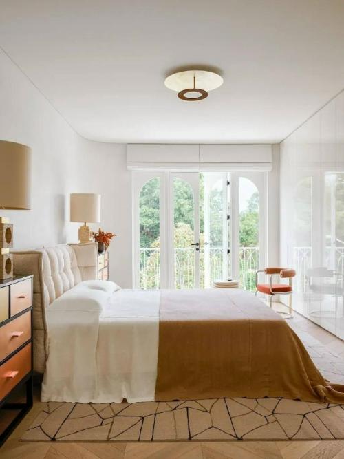 Иногда дизайнеру выпадает редкий шанс - вернуться к проекту спустя годы и посмотреть на него новыми глазами. 04