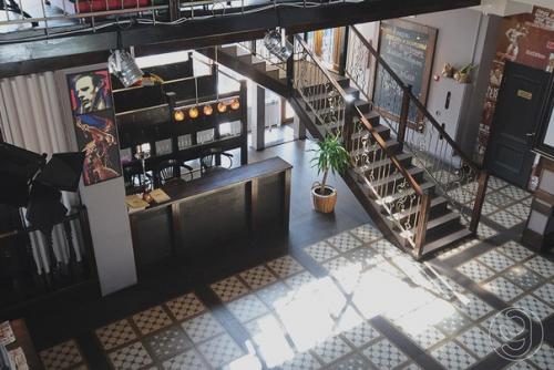 Интересные места района: ресторан Frank's. 04