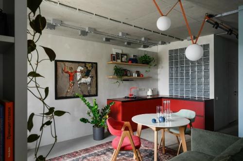 Яркая квартира в Академгородке для молодого мужчины 48 кв. 03