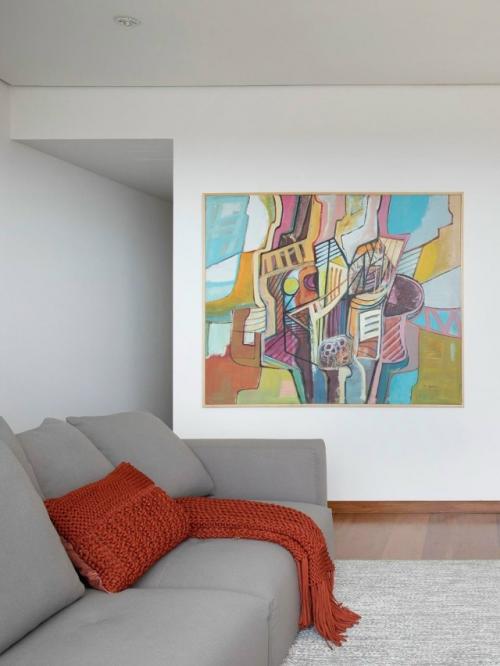 Этот интерьер строится не вокруг трендов, а вокруг любви к предметному дизайну. 05