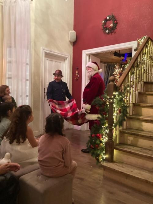 Под занавес новогодних празднеств, в старый новый год, последний отблеск ёлочных игрушек. 02