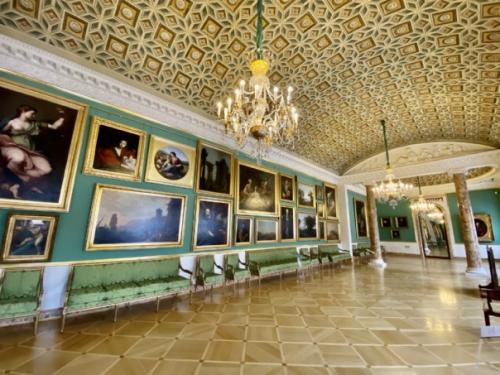 Когда я попадаю в какие-нибудь интересные и красивые места, то, возвращаясь домой, читаю подробнее о них. 01