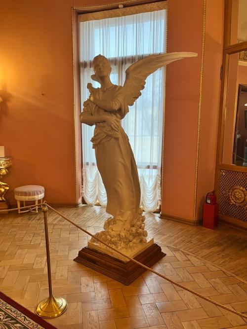 Гуляя по Санкт-петербургу Таисия была поражена отсутствием сигналов тревоги. 04