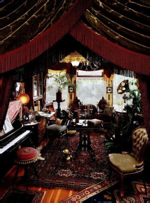 Помню из детства, моя бабушка была склонна к роскоши. 02