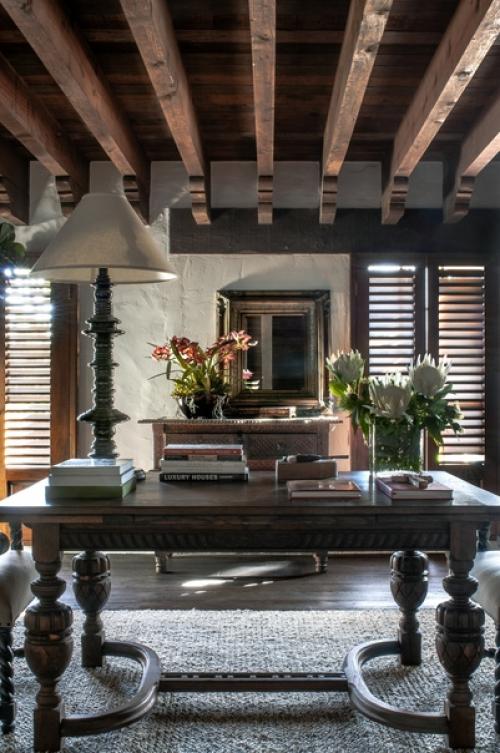 Именно в этом городке приобрели старый дом начала XX века дизайнер Стефани паризи (Stephanie Parisi) и ее жених. 04