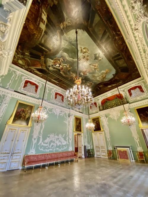 Когда я попадаю в какие-нибудь интересные и красивые места, то, возвращаясь домой, читаю подробнее о них. 02