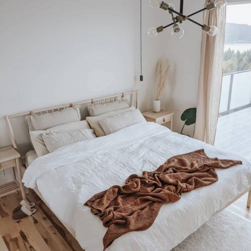 Декорирование минималистичной скандинавской кровати. 01