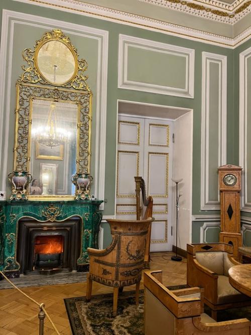 Гуляя по Санкт-петербургу Таисия была поражена отсутствием сигналов тревоги. 03