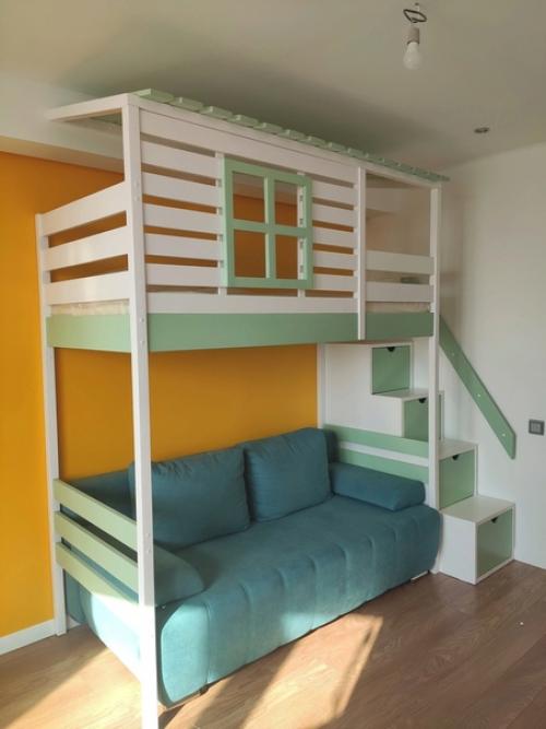 Города сверкают новогодней иллюминацией, магазины - новогодними коллекциями и атрибутами праздника, в квартирах горят огоньки на елках.